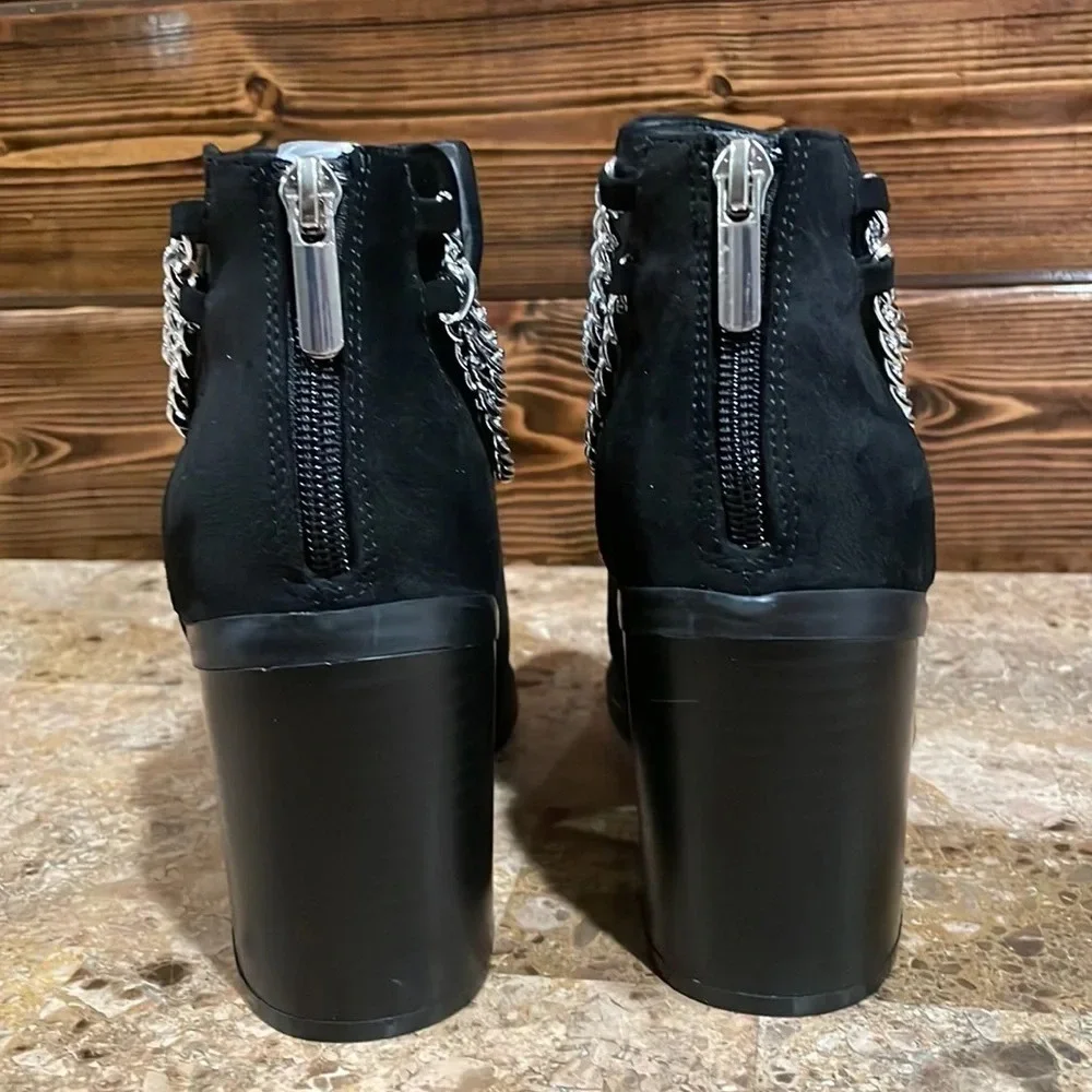 Black Boots with Double Chain